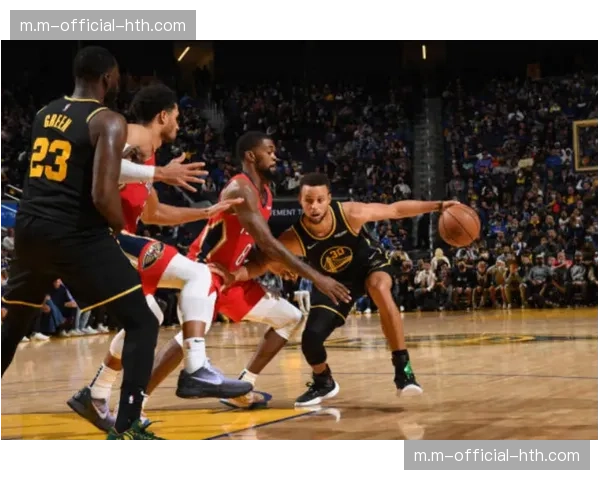 阿尔克马尔中场科普迈纳斯攻防俱佳，后插上射门成为重要进攻手段